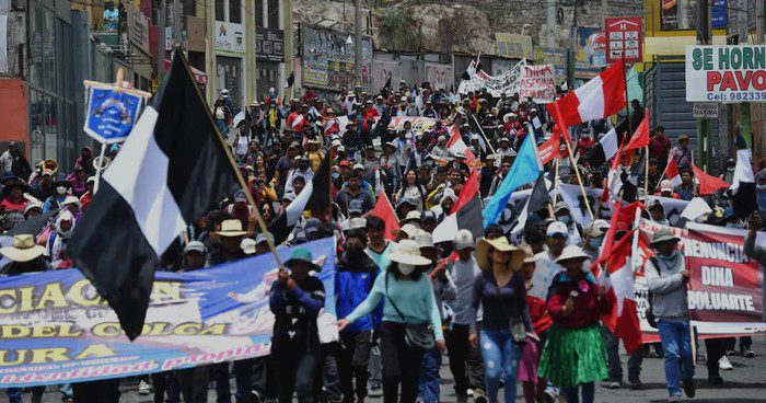 Gobierno de Perú amplía estado de emergencia previo a protestas